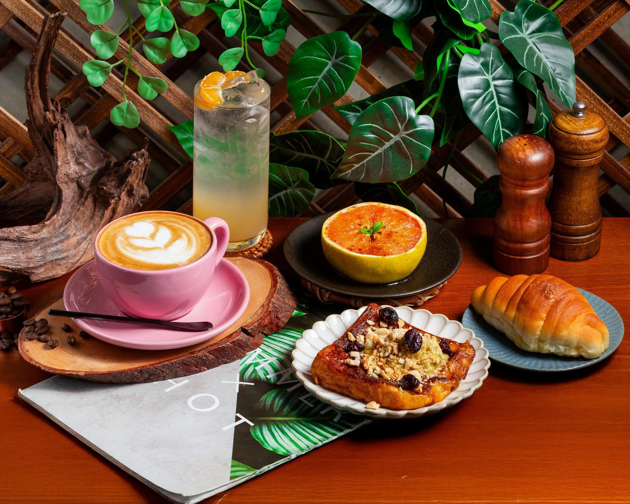 吾喵 CAFÉ 主視覺：手沖拿鐵、焦糖葡萄柚與手作甜點